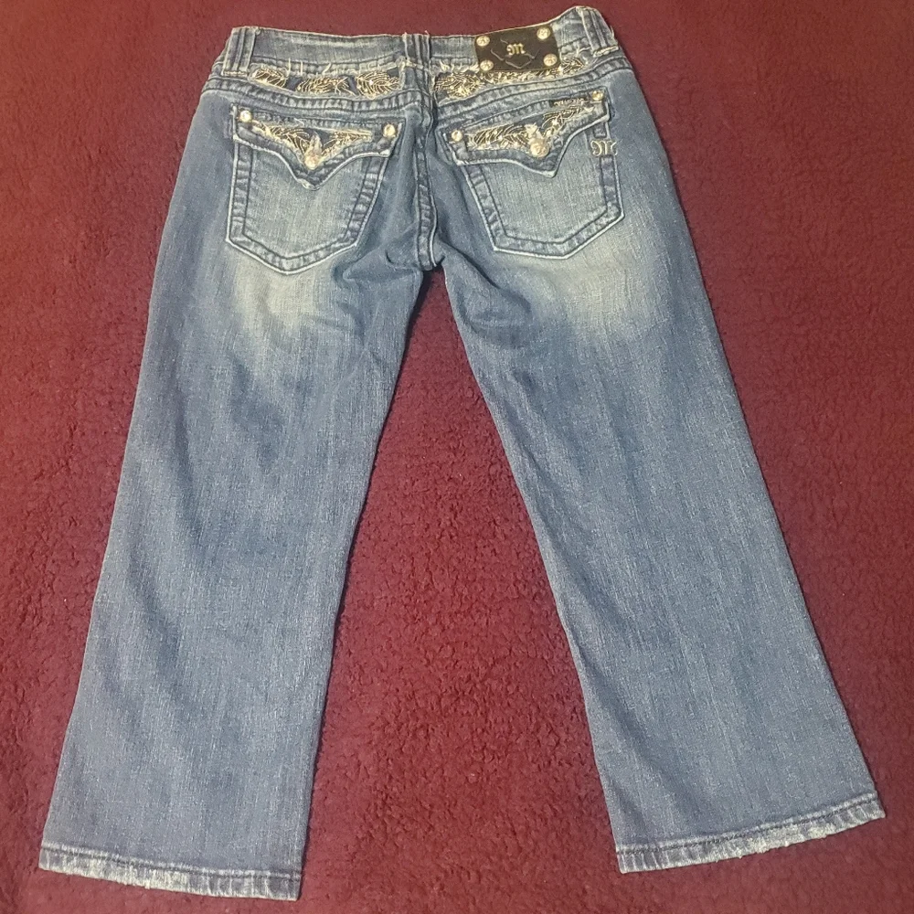 Miss Me Mid Rise Medium Wash Distressed Capri Jeans Bling Women Sz31 (32